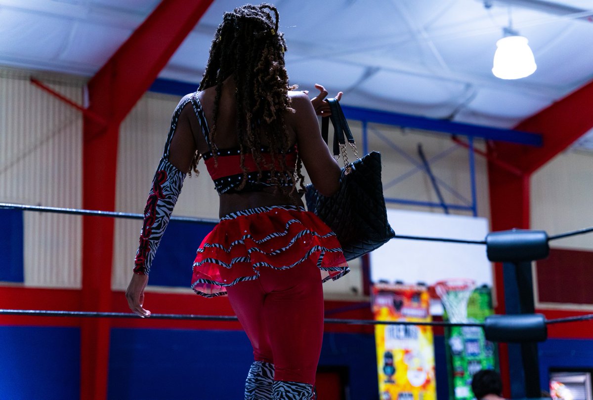 labougicana's tweet photo. Au revoir, 2021. Smooches, 2022. 💋
📸: @Marvalousphoto
#securethebagtour
#labougicana
#fashionista https://t.co/3u1nwllEYo