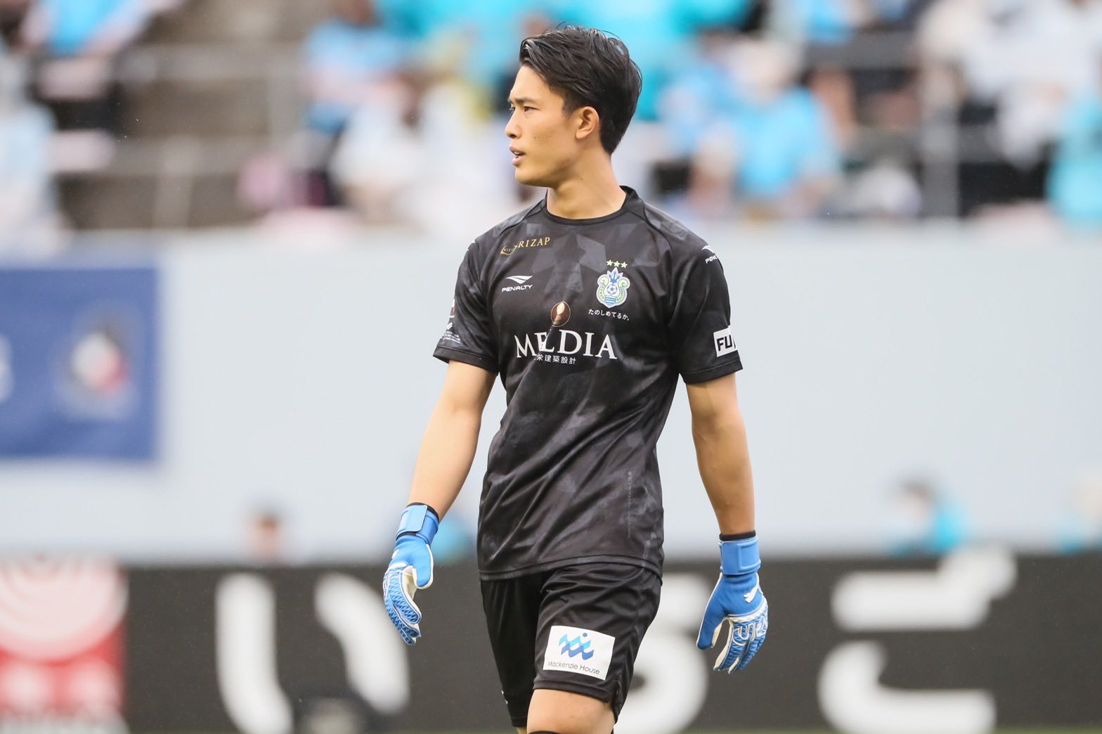 湘南ベルマーレ ガンバ大阪より期限付き移籍しています 谷晃生 選手が期限付き移籍期間を延長し 22シーズンも湘南 ベルマーレでプレーすることとなりました 湘南3シーズン目 進化を続ける晃生と22シーズンも共に戦いましょう コメントなどは