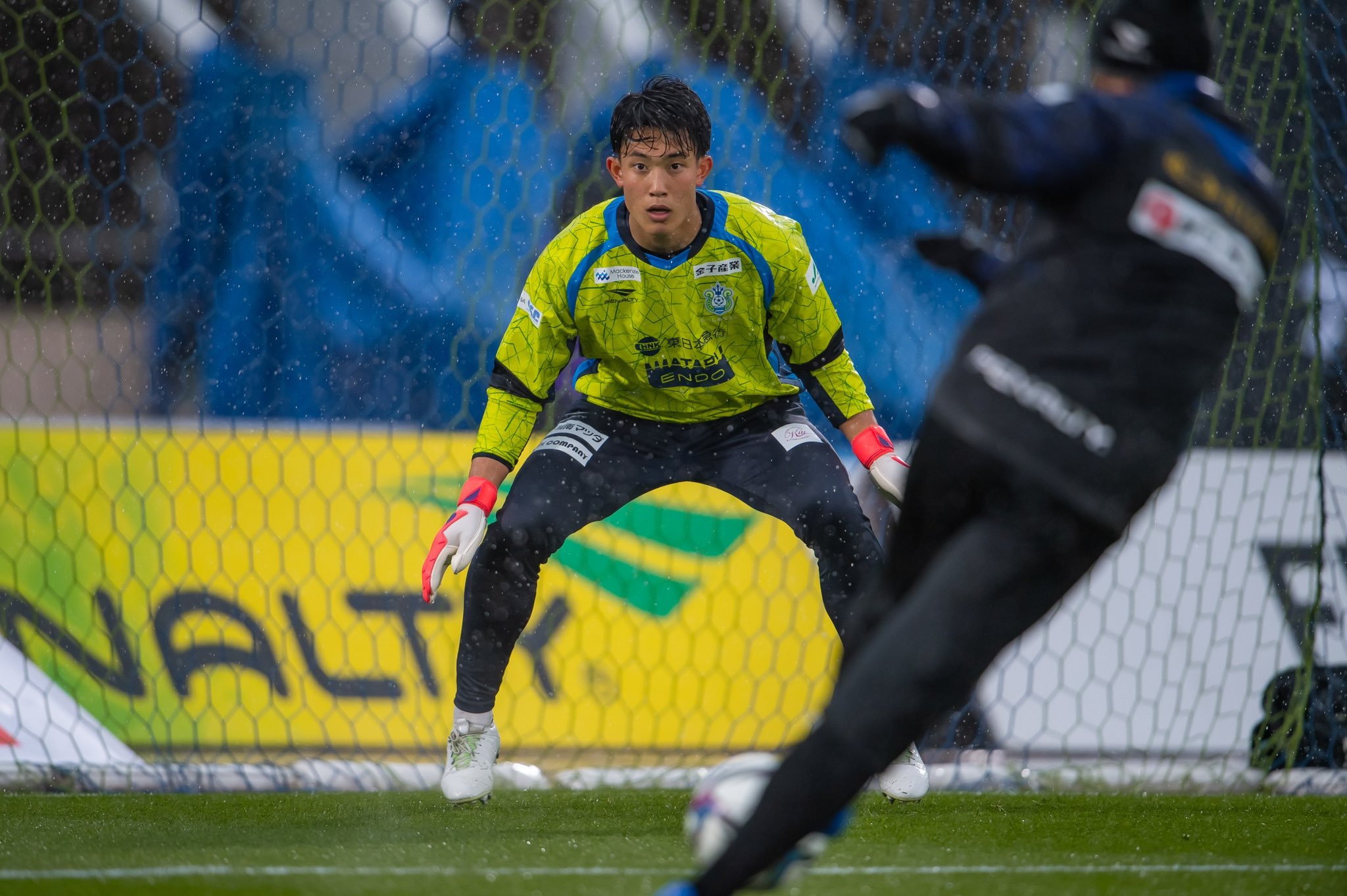 湘南ベルマーレ ガンバ大阪より期限付き移籍しています 谷晃生 選手が期限付き移籍期間を延長し 22シーズンも湘南 ベルマーレでプレーすることとなりました 湘南3シーズン目 進化を続ける晃生と22シーズンも共に戦いましょう コメントなどは