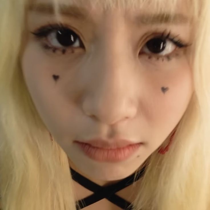 picsamichaeng's tweet photo. when chaeyoung did it https://t.co/oCZkXmvetM