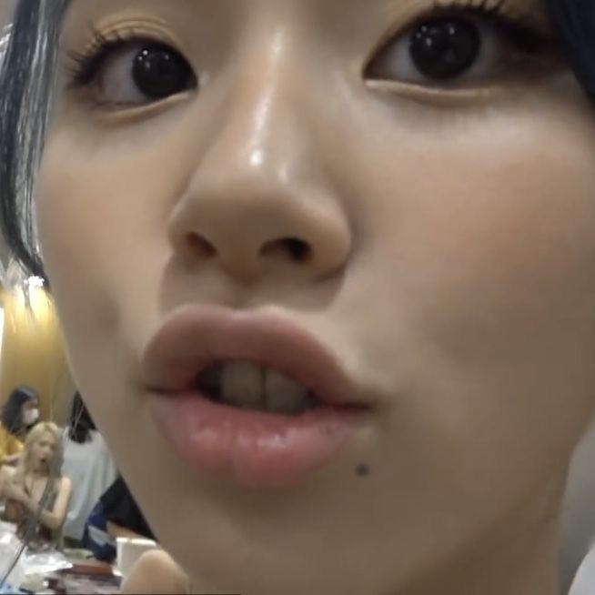 picsamichaeng's tweet photo. when chaeyoung did it https://t.co/oCZkXmvetM