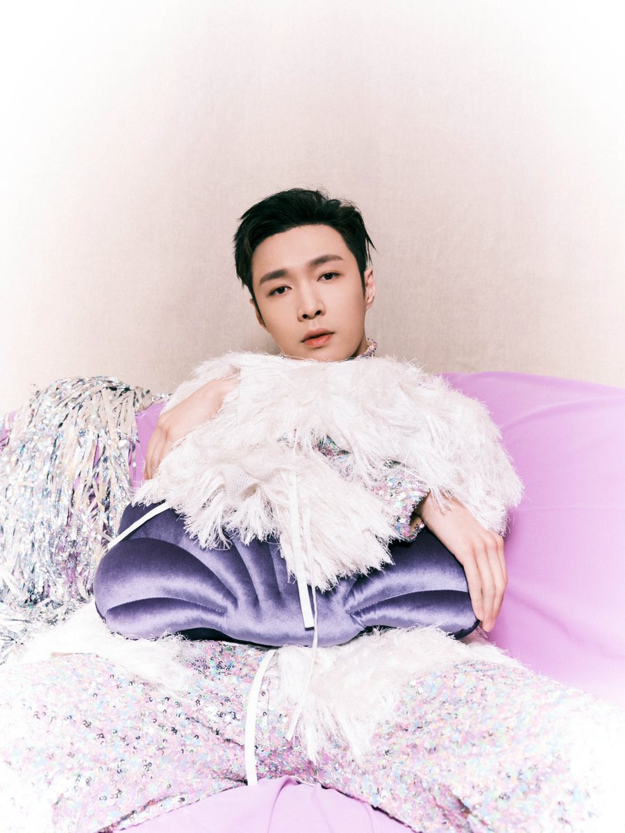 yixing pics tweet media