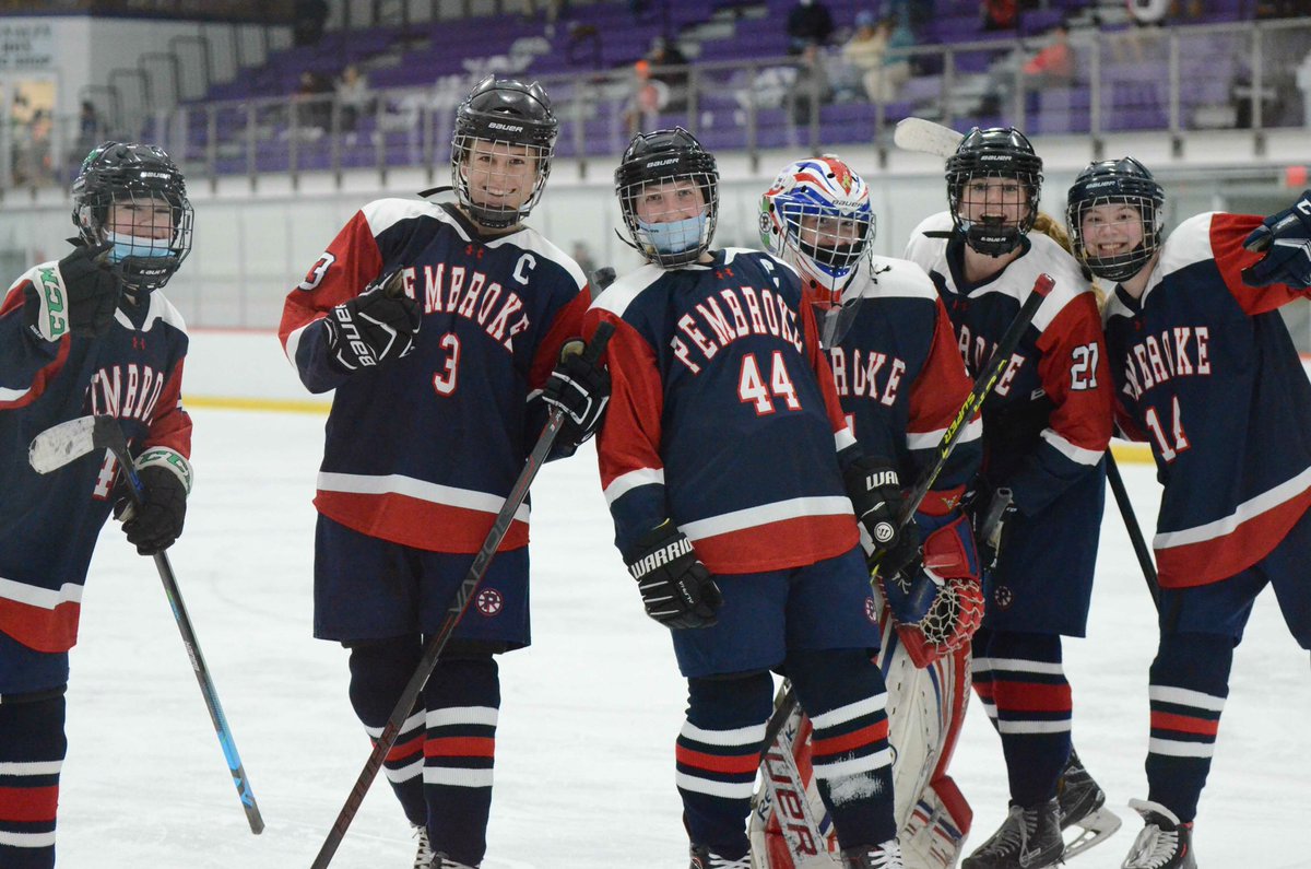 irishchick's tweet photo. Always a fun time at the Judy Gormley Scholarship Cup. See you Sunday! @GalloIceArena #NYE #girlshockey @TitanGhockey @FredCarboneRE https://t.co/lXISZ9iC3i