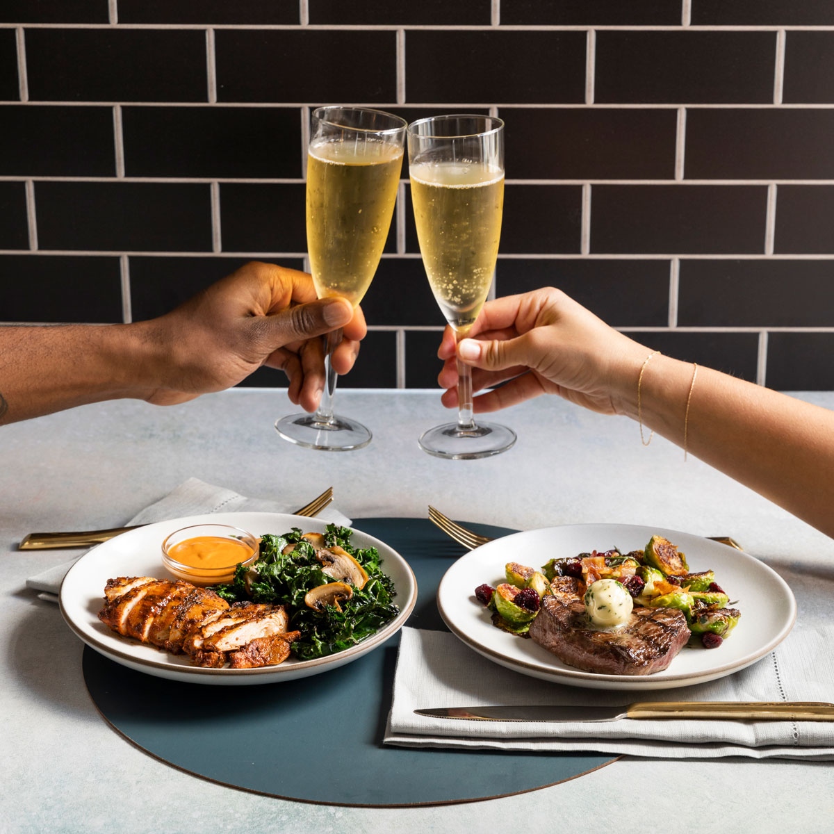 snapkitchen's tweet photo. Cheers to a New Year! 🥂 May your 2022 be filled with good health, happiness, and weekly Snap Kitchen deliveries!
#nye2021 #happynewyear #SnapKitchen https://t.co/Yub7cpmVGe