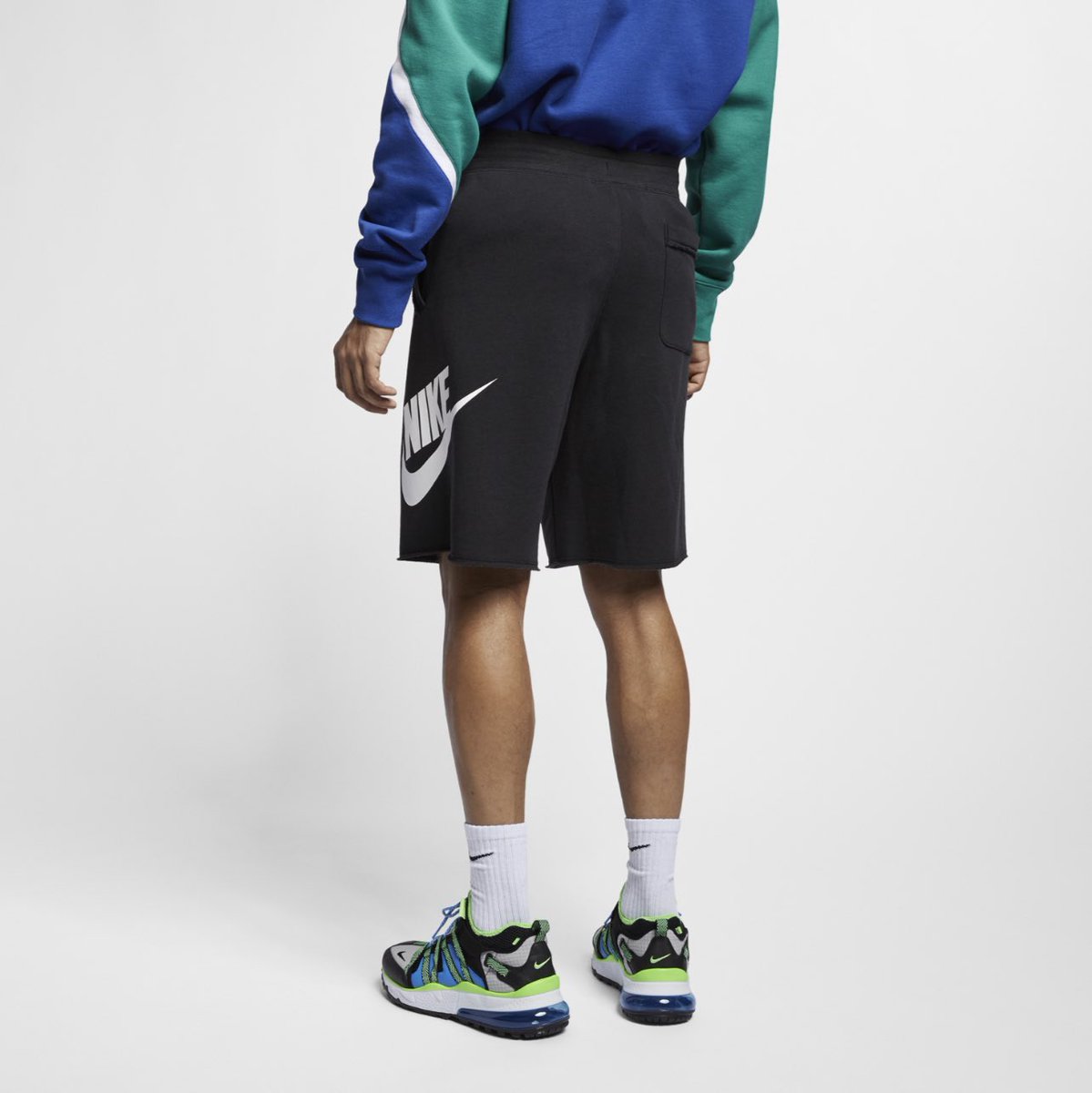 SNKR_TWITR tweet media