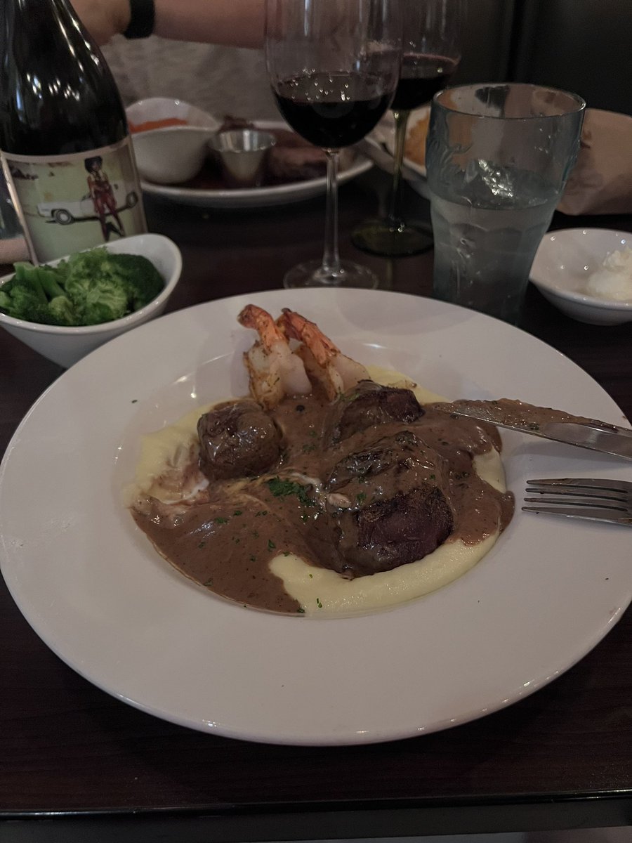 Projberrey's tweet photo. Celebrating 26 years with DB at #thepeartree. Thanks Mike!! @morethanorings https://t.co/7pDAVpu0pV