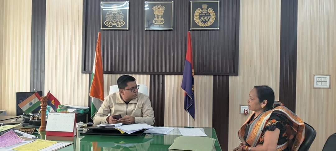पुलिस अधीक्षक चित्रकूट धवल जयसवाल जी से  विभिन्न आपराधिक मुद्दों पर वार्ता करते हुए.....
प्रदेश की योगी सरकार में कोई भी अपराधी बक्से नहीं जाएंगे!!
काम दमदार. सोच ईमानदार.
<a href="/myogiadityanath/">Yogi Adityanath</a> <a href="/sunilbansalbjp/">Sunil Bansal</a> <a href="/swatantrabjp/">Swatantra Dev Singh</a> <a href="/narendramodi/">Narendra Modi</a> <a href="/AmitShah/">Amit Shah</a> <a href="/dpradhanbjp/">Dharmendra Pradhan</a> <a href="/JPNadda/">Jagat Prakash Nadda</a> <a href="/adeshguptabjp/">Adesh Gupta</a>