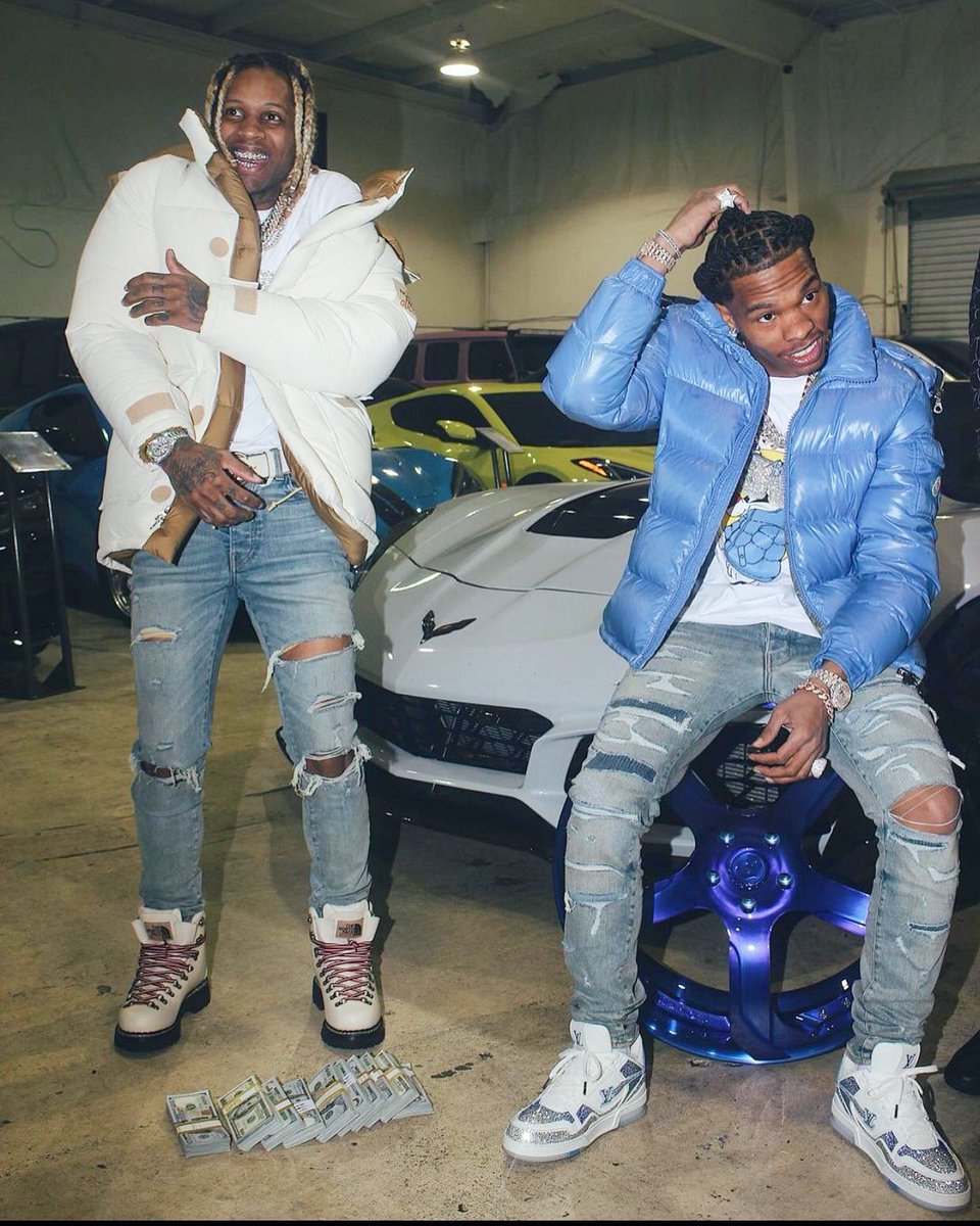 Only 2 rappers managed to go the WHOLE of 2021 while never falling off the Billboard charts.

Lil Durk &amp; Lil Baby. The Voice &amp; The Hero. Legendary year 👑