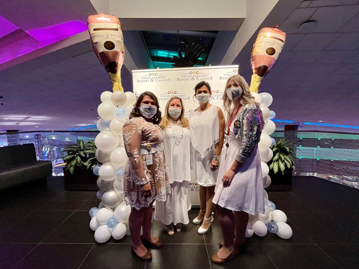 Our New Year’s Eve party is underway and we’re having a blast! 

Come get in on the fun and you could be the $10,000 CASH winner at 11 PM! 💰 bit.ly/3oUnB6E