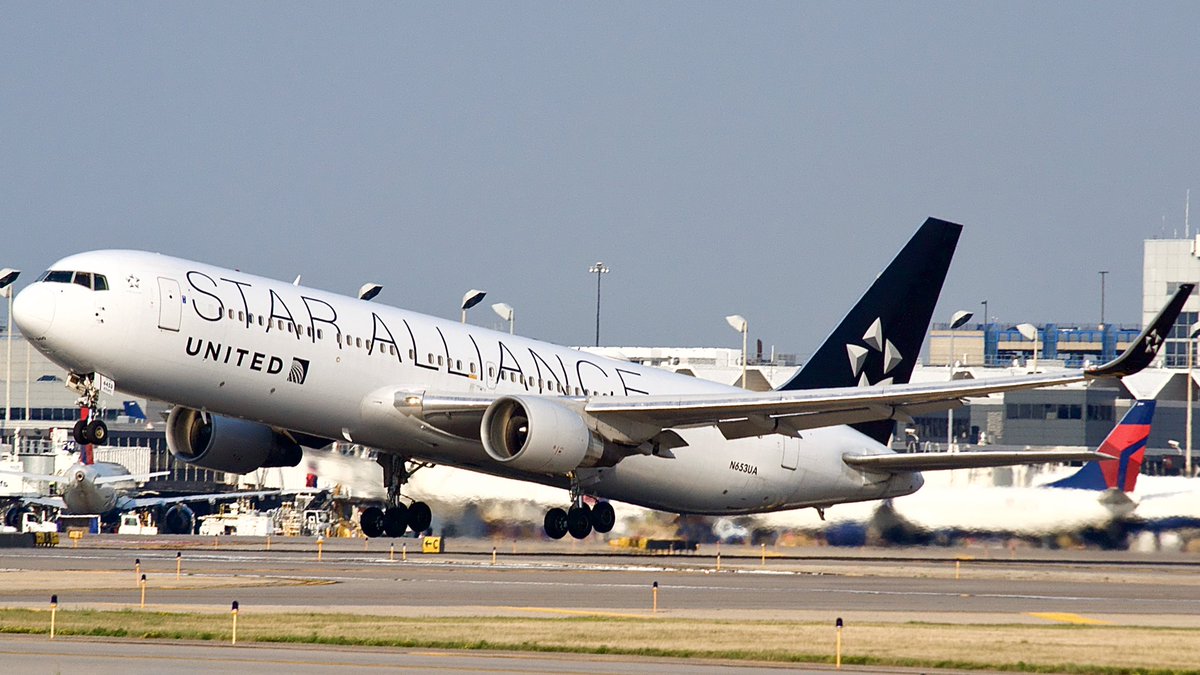 JasonChhang's tweet photo. My #2021Top4AviationScores! 
-Team USA A330neo
-Air-to-air Cirrus photo shoot  
-United Star Alliance 767
-Private Maddog 
@JetTipNet https://t.co/9nHdjN5p78