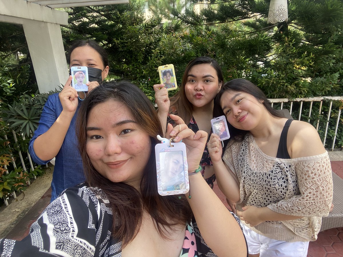 nrm_yellow3to3's tweet photo. Cezennies staycation with the neos ❤️ #ai #littlesun #markss #renchin #cezennie #nct https://t.co/LaooZpLZT1