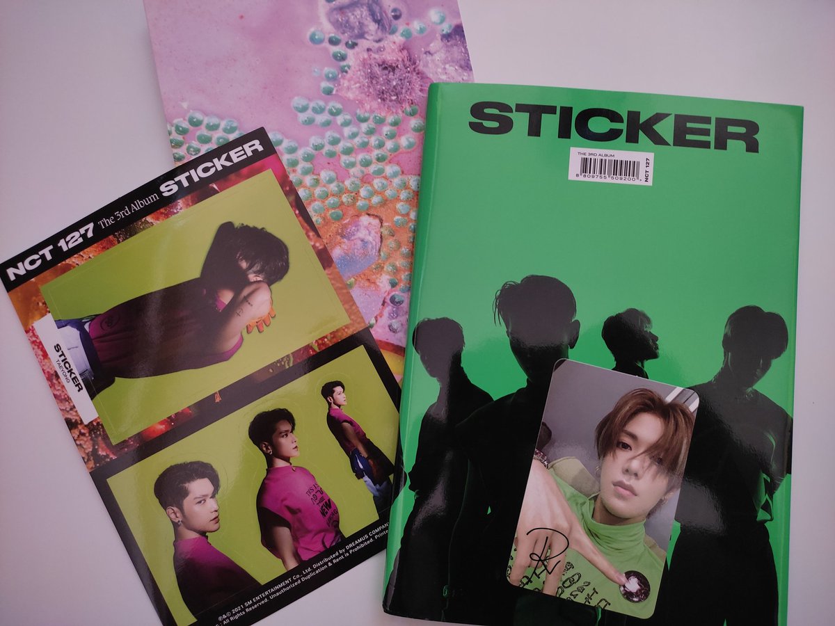 seungk1woo's tweet photo. bias and wrecker 🤟😁 pangalawang beses na umuwi si yuta 😙 btw, thank you @fifthloveph for packing the items well 😊 and sa smooth transaction din! 💚 #5thfb https://t.co/dRsZLy5iGE