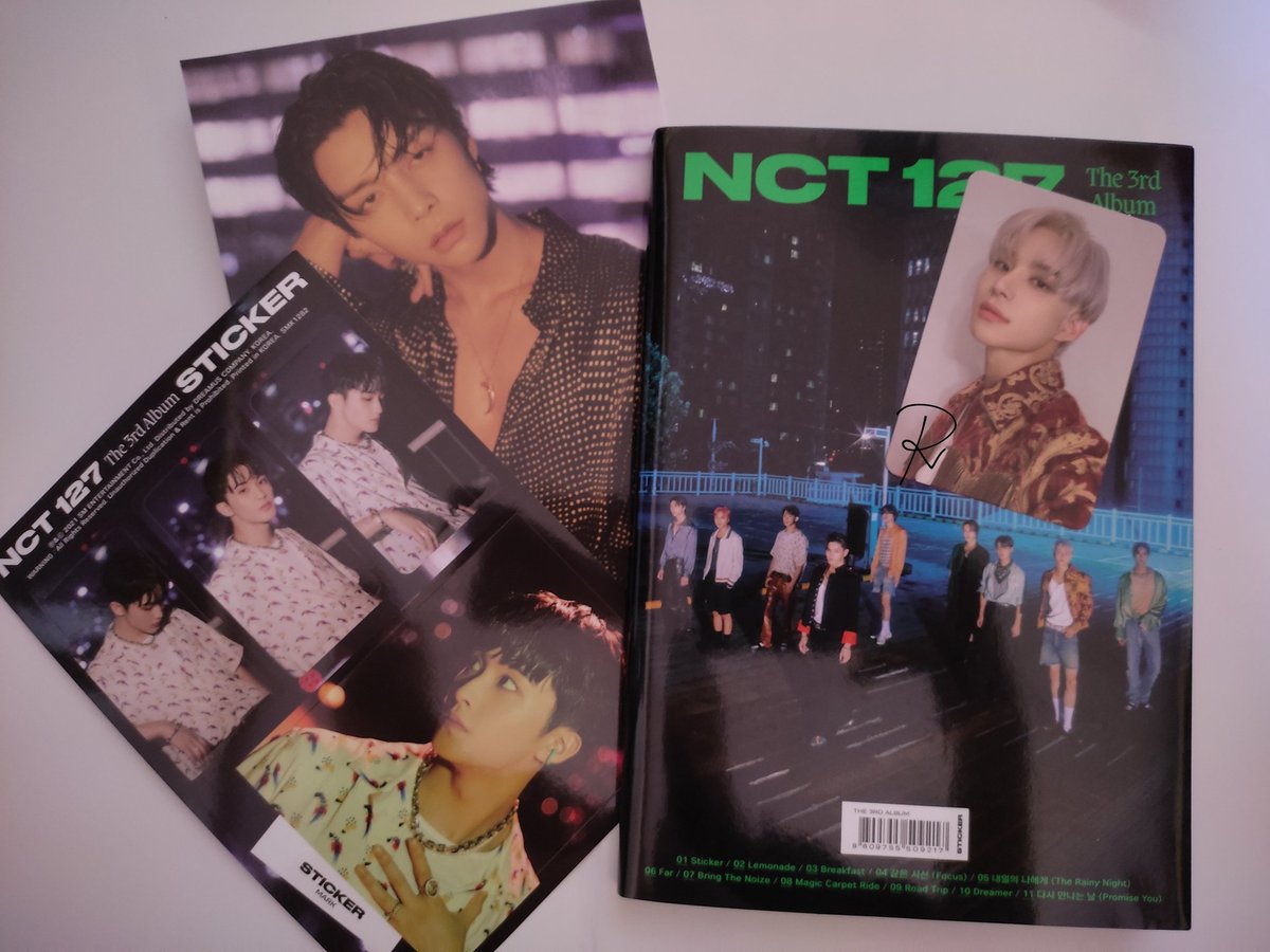 seungk1woo's tweet photo. bias and wrecker 🤟😁 pangalawang beses na umuwi si yuta 😙 btw, thank you @fifthloveph for packing the items well 😊 and sa smooth transaction din! 💚 #5thfb https://t.co/dRsZLy5iGE
