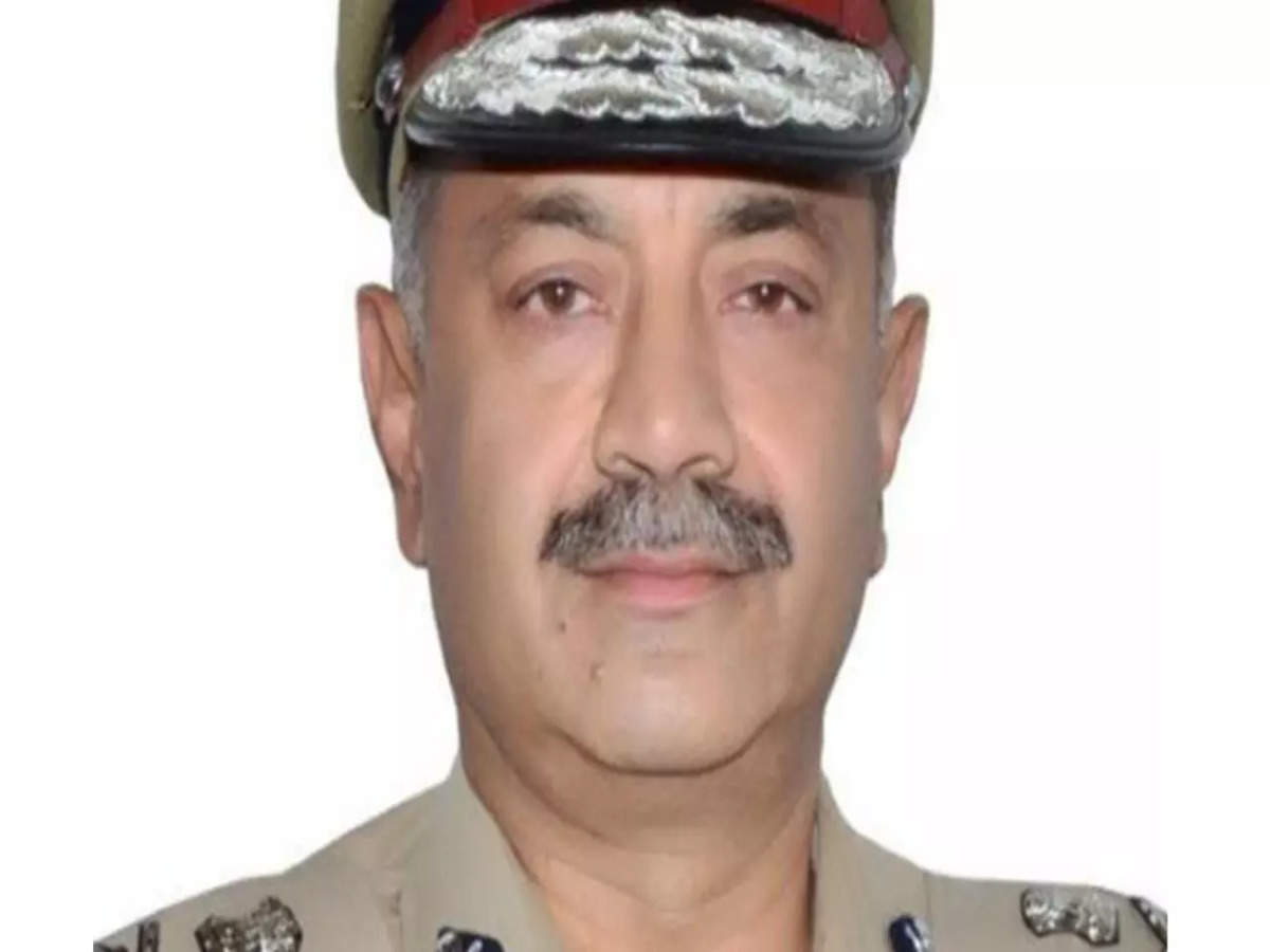 Hansra_SS's tweet photo. @DGPPunjabPolice Siddharth Chattopadhya should resign immediately. He has no right to stay on position after his frivolous claim about #LudhianaCourtBlast @HTPunjab @anirudhb @IndianExpress @IndiaToday @aajtak @etribune @TOIChandigarh @toi @the_hindu @republic https://t.co/vOL1RQ7MC5