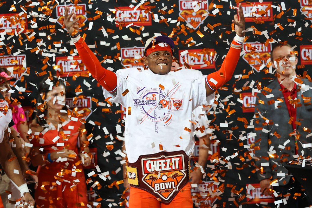 PopTartsBowl's tweet photo. With tonight’s win, @ClemsonFB becomes just the third program to record 11 consecutive 10-win seasons. https://t.co/icGd0M4aME