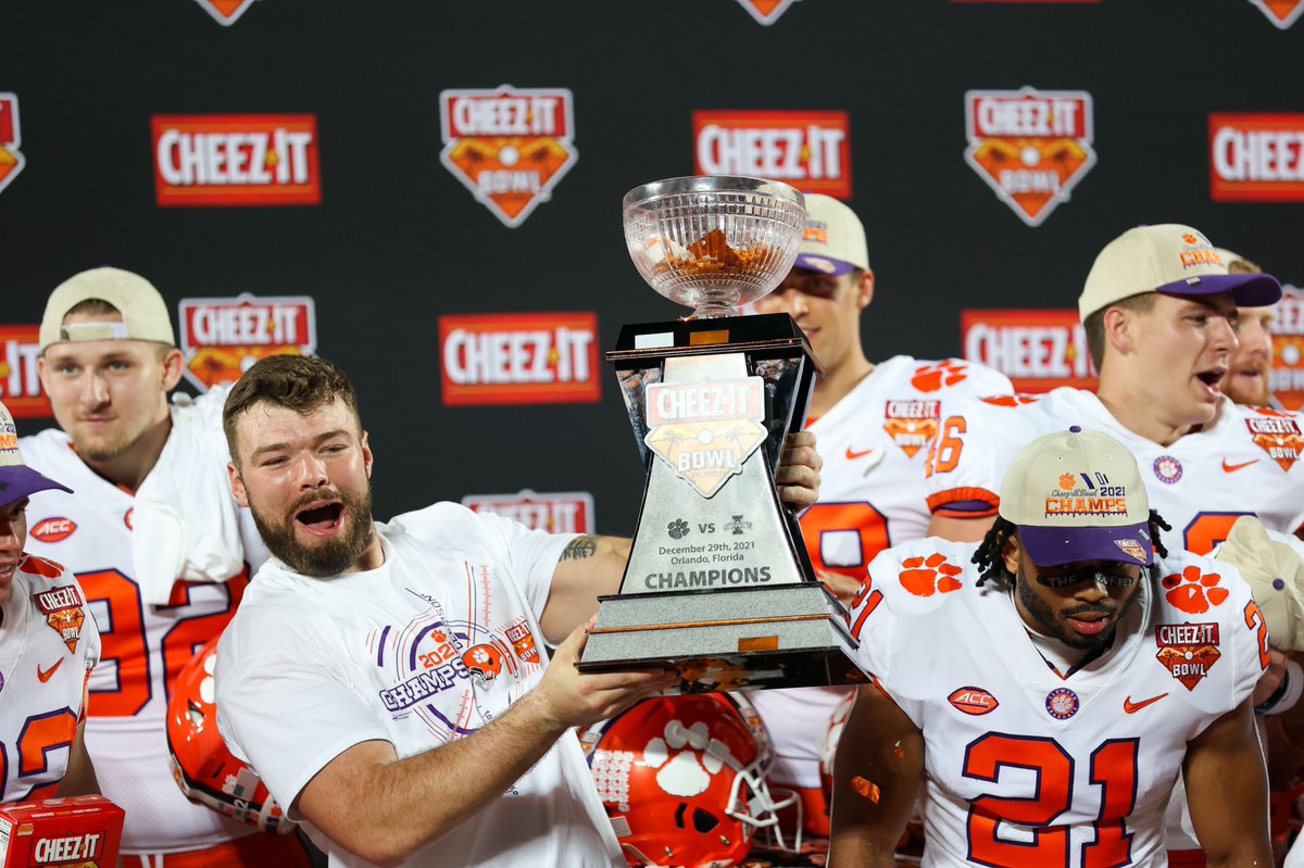 PopTartsBowl's tweet photo. With tonight’s win, @ClemsonFB becomes just the third program to record 11 consecutive 10-win seasons. https://t.co/icGd0M4aME