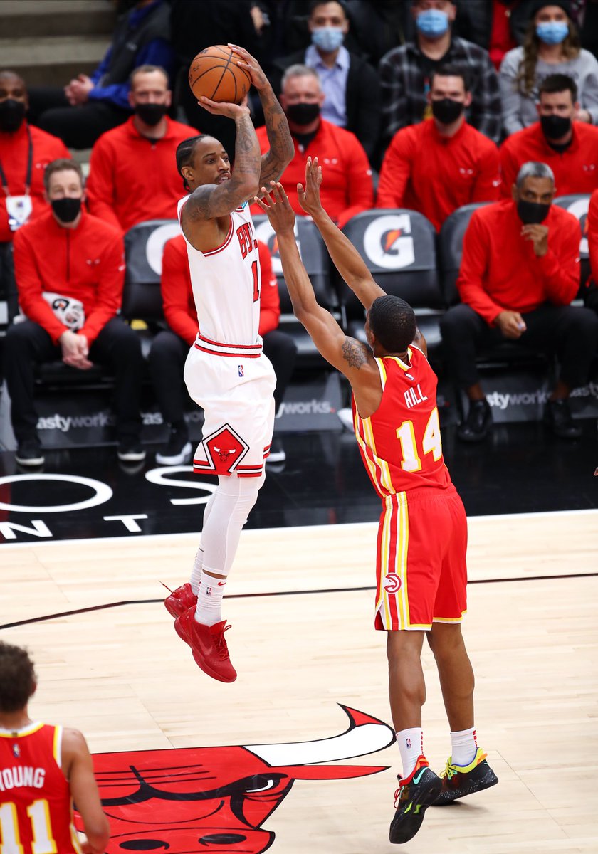 .<a href="/DeMar_DeRozan/">DeMar DeRozan</a> brought out an all-red player exclusive Nike Kobe 6 Protro tonight 🤯