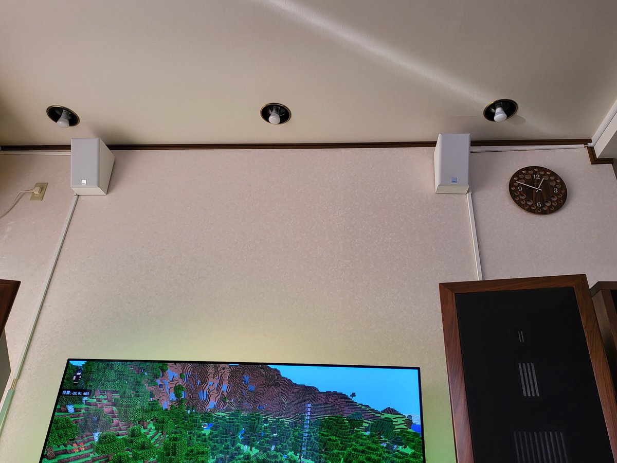 CaelumLuce's tweet photo. うちの奥さんが「こんな昼間からなんで照明つけてるの」と言いながら、hue sync box連動のダウンライトを消すんよね
いや、暗いからつけてるんじゃないんだ(´・ω・`)
#PhilipsHue
#HueSyncBox https://t.co/Bj5bXn4qy1
