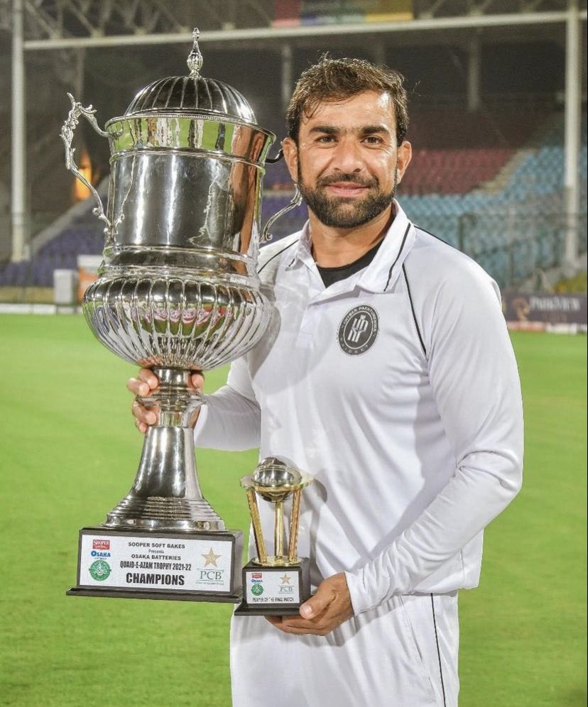 Naqi_786's tweet photo. King 👑 Iffi @IftiAhmed221 talking in Trophies 🏆 Another one added in his cabinet #QeATrophyFinal https://t.co/bd44bB9RJl