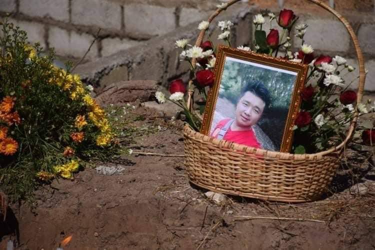 ဖရူဆိုမြို့နယ်အတွင်း စစ်ကောင်စီတပ် ရက်စက်စွာ မီးရှို့သတ်ဖြတ်ခဲ့သည့် ပြည်သူ ၃၅ ဦး၏ ဈာပန အခမ်းအနား

facebook.com/MizzimaDaily/p…