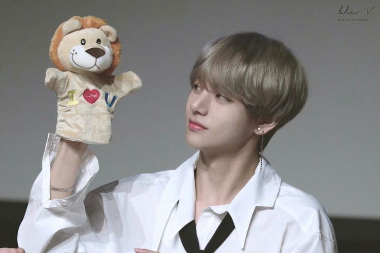 𝖧𝖺𝗉𝗉𝗒 𝖡𝗂𝗋𝗍𝗁𝖽𝖺𝗒 ... 𝖳𝖺𝖾𝗁𝗒𝗎𝗇𝗀 💐

アイドルになるために生まれてきたみたいなテテさん🧸🤍
この世で1番幸せになって‼︎
愛してる~ ‼︎ 👈🏻💖

#아미의베프_태형아생일축하해
#사랑이태형이로태어난지_27년째
#태형이와아미는_꽃길을걷고있어