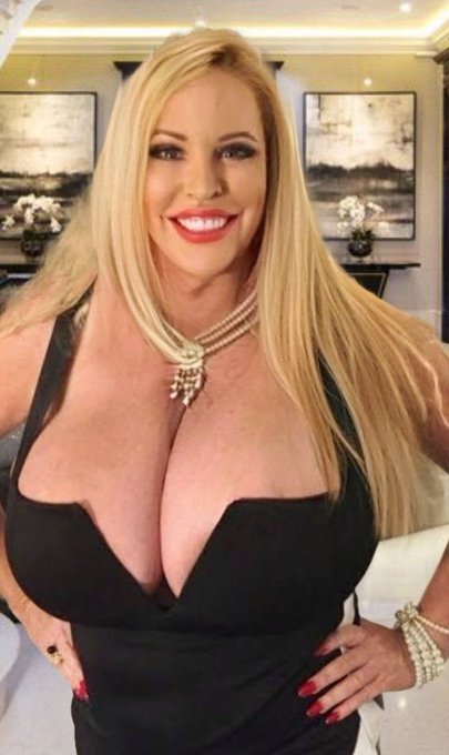 As usual  I&rsquo;m always late. Lol just finished dinner. Now I&rsquo;m feeding the kitties and then I&rsquo;ll be on<a href="/tag/europedichan"class="tags"><span>#europedichan</span></a>