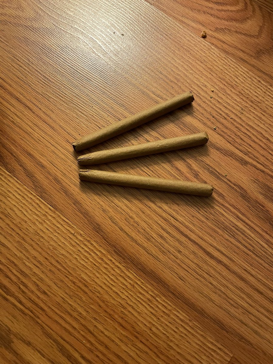 bolojitSMG's tweet photo. Fully stuffed Cannabis @SwisherSweets #stuffed #Cannabis #blunt #OgChem #smokeweed https://t.co/K6ZFjA9MX9