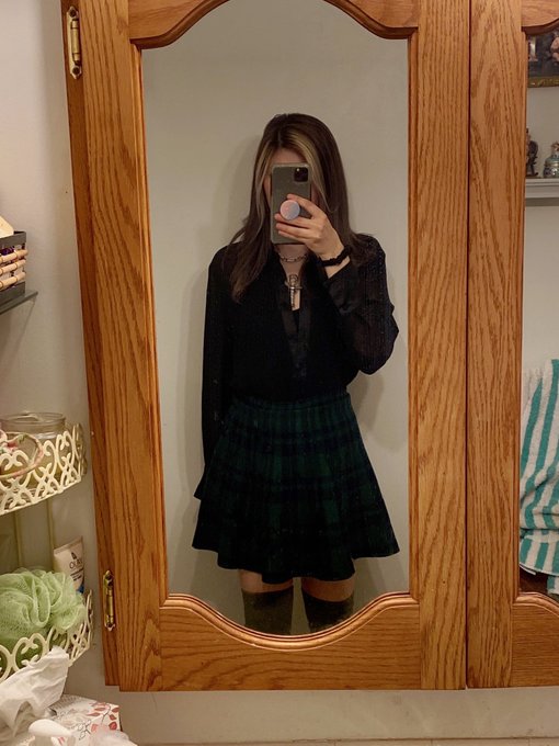 Thank you for all the sweet comments on my last selfie :3! Here is the full outfit <3! https://t.co/<a href="/tag/mar10"class="tags"><span>#mar10</span></a>