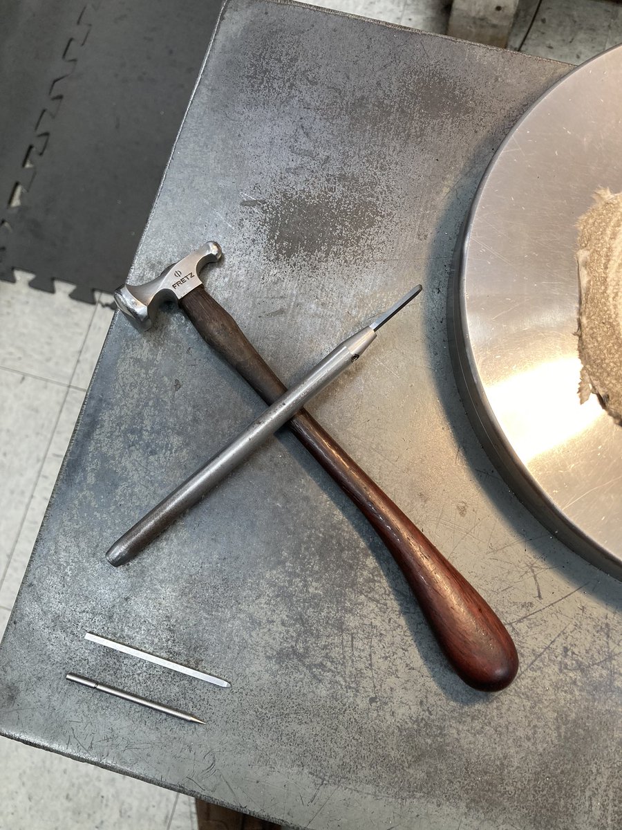 tomhaikudrummer's tweet photo. #WIP #engraving #sketch #scroll #hammerandchisel Today’s work in progress. And antique Winchester rifle getting done period correct decoration. Hand cut with hammer and chisel. https://t.co/sOB6Bd0XZw