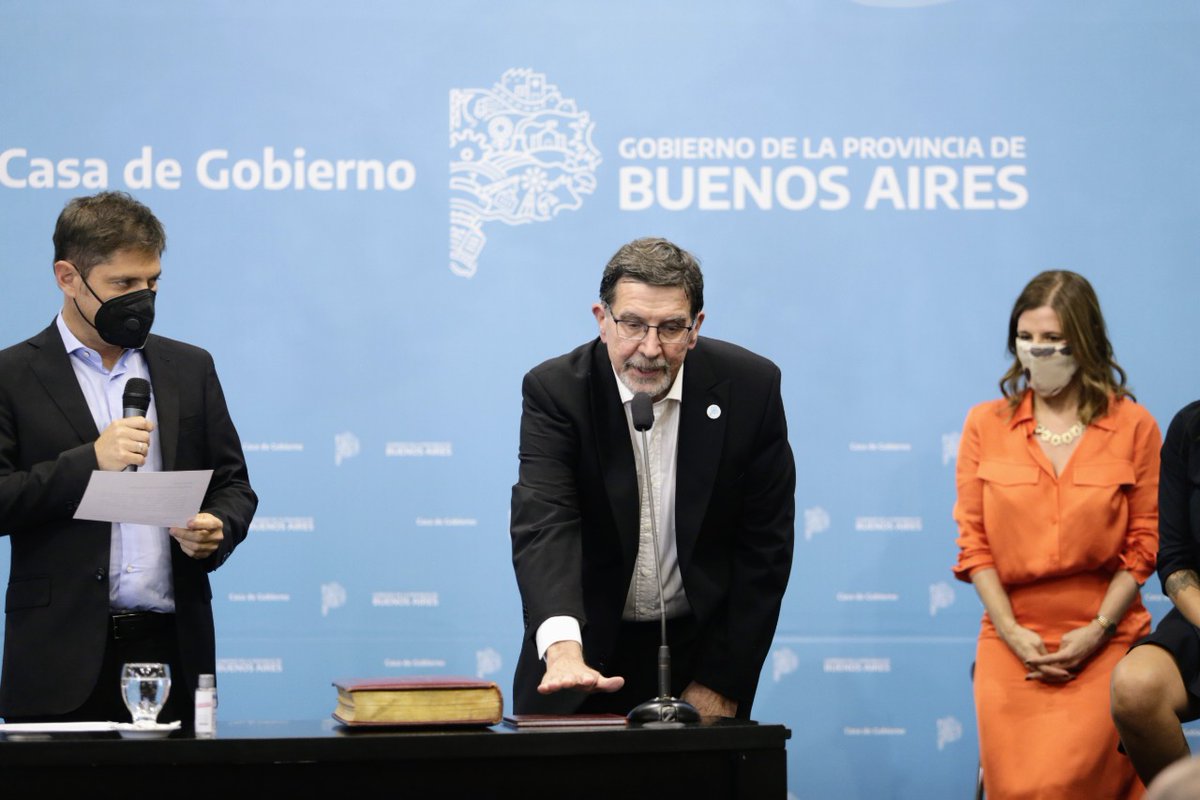 AlbertoSileoni's tweet photo. Con orgullo y compromiso asumí el cargo de Director en  @BAeducacion . Gracias Gobernador @Kicillofok 
Continuaremos con la tarea que se viene desarrollando, de revincular a los y las estudiantes que se han ido del sistema educativo. https://t.co/uvqWHbMPpc
