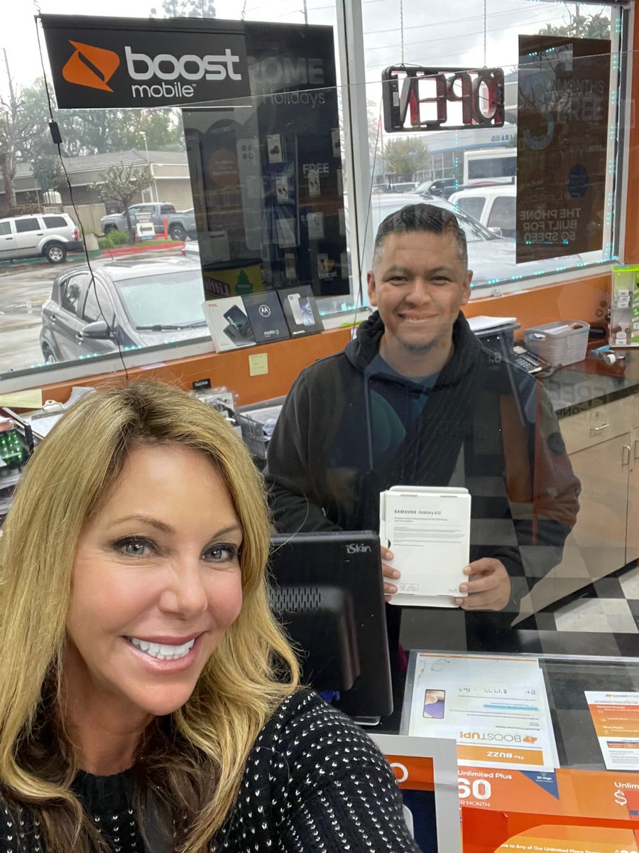 Working with one of our Boost Mobile partners today! #sidebysideselling #MarceoNation <a href="/Mel_Marceco/">📲💎Melissa- Marceco 💎📲</a>