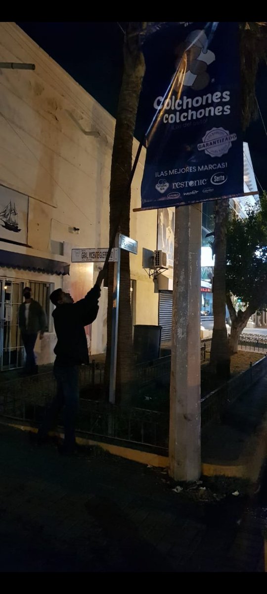 mauricioduartem's tweet photo. Un reconocimiento a @GVargasLanderos  @AlcaldiadeAhome por retirar pendones y publicidad que se cuelga de equipamiento urbano y se convierte en contaminación visual. Pequeñas acciones que cambian mucho la imagen de la ciudad y se apegan a la normativa. Enhorabuena! https://t.co/DzbePHwnZq