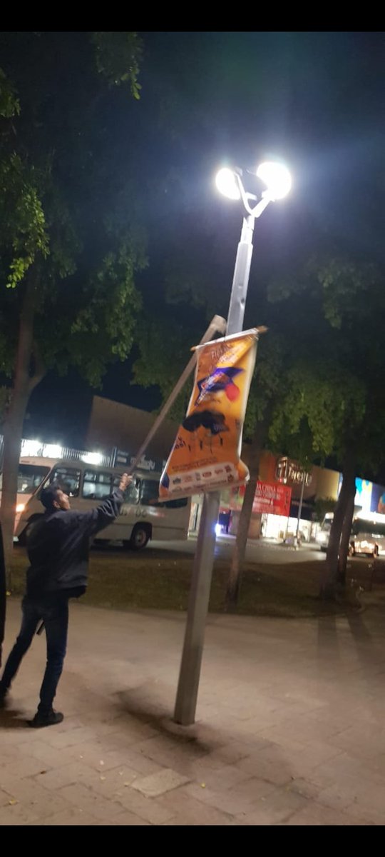 mauricioduartem's tweet photo. Un reconocimiento a @GVargasLanderos  @AlcaldiadeAhome por retirar pendones y publicidad que se cuelga de equipamiento urbano y se convierte en contaminación visual. Pequeñas acciones que cambian mucho la imagen de la ciudad y se apegan a la normativa. Enhorabuena! https://t.co/DzbePHwnZq