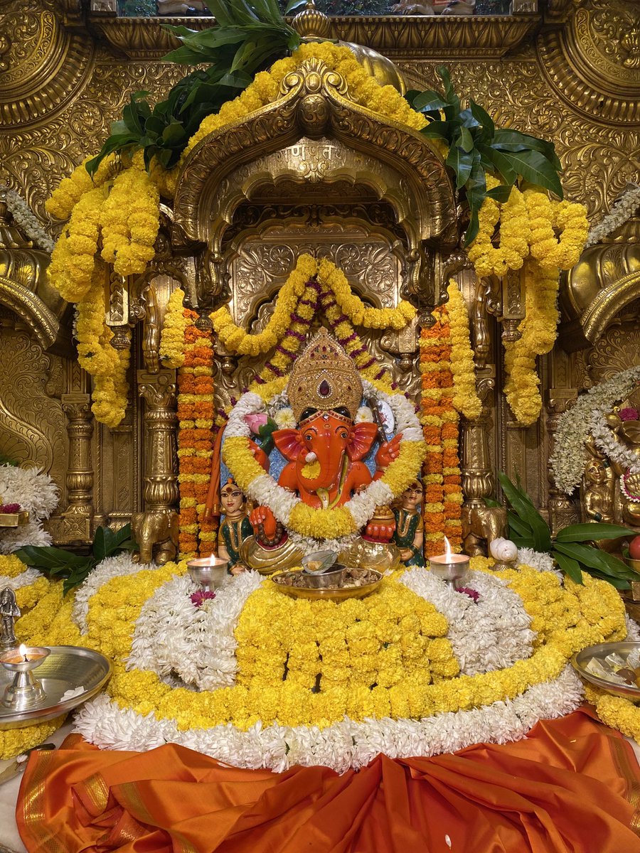 SVTMumbai's tweet photo. 🙏गणपती बाप्पा मोरया 🌺मंगलमूर्ती मोरया 🙏३०/१२/२०२१ https://t.co/hMEearmGTv