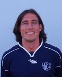 futcr2021's tweet photo. No señores, no es uno de los #EnanitosVerdes, es el señor Angel Luis Catalina, hoy gerente deportivo del @SaprissaOficial y quién hace unos años militara con el CD Alcalá de España. Vaya tío. 🇪🇦 https://t.co/wqdzWyK6VJ