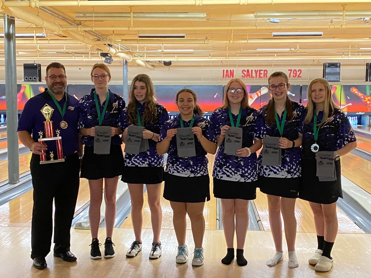 Lady Aviators bring home some bling, taking 2nd at the Holiday Baker Classic in Bellefontaine! Girls qualify 5th out of 13 teams, win two matches, then face Troy in the finals where they dropped a 10th frame thriller 162-161 to finish 2nd on the day!