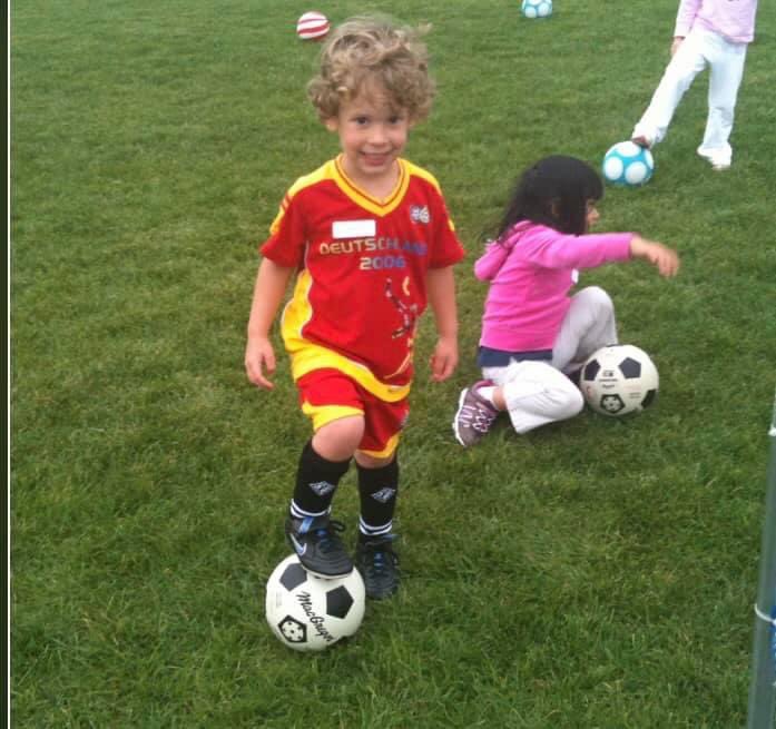 LiamTeghanemt's tweet image. My Mom left me here. I’m only 1. We’re not German. #tinytots #notfive