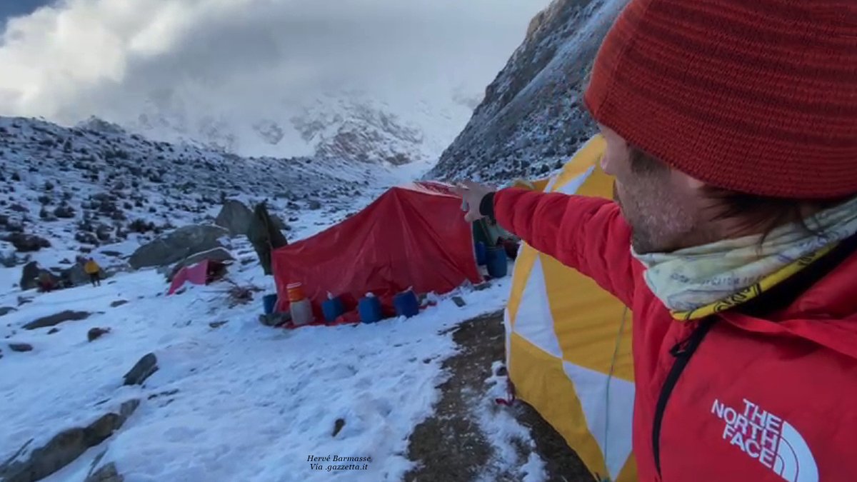 CarlosGarranzo's tweet photo. EXPE INVIERNO: 29 Dic
#Manaslu Nieve y más nieve. @morosimone se ha bajado a #Samagaun a esperar pase temporal. Resto, paleando nieve como locos. ¡El Manaslu en todo su gloria inverna‼️
#NangaParbat traslado a BC Schell
#ChoOyu @GeljenSherpa5 confirma nombres equipo
#Everest NN https://t.co/BrtS7xlVFe