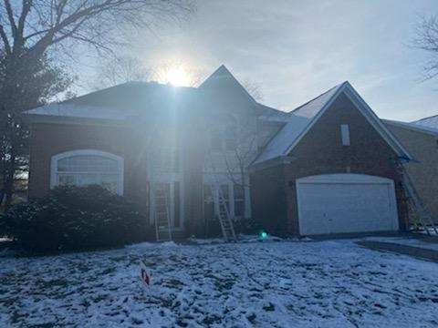 HoosierRoof's tweet photo. “Hoosier Contractors replaced our roof and gutters after hail damage. They maintained high levels of communication through the entire process. We are very happy with the work performed and would recommend.”

Before the snow starts to fall, give us a call! https://t.co/0cnbJlKakf https://t.co/xopYWkBvLI