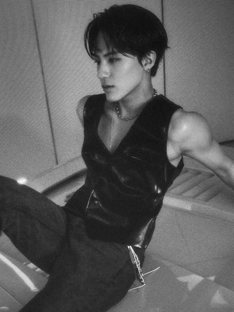 he can’t be real #ericsohn #theboyz #tbz #에릭 #더보이즈