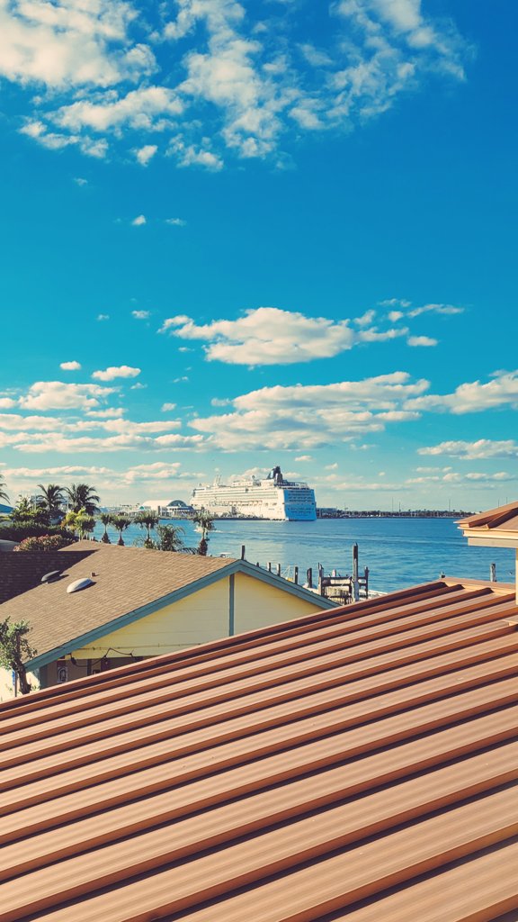 RustysInThePort's tweet photo. Gotta love this "winter" weather… at Rusty's at the Port!!😎👍🚢🌅🏝#cruisin' #sailon #shipsahoy #bigshipenergy #workingport #rustysseafood #portcanaveral https://t.co/CxI58CoNtc