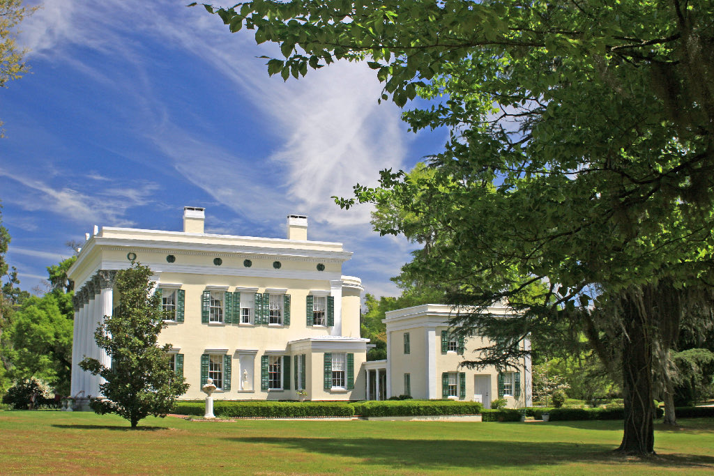 aedanusburke's tweet photo. Milford Plantation is South Carolina’s finest Greek Revival home. Constructed 1839-42 this house was built with central heat and indoor plumbing. It’s location in rural Sumter County and building cost of 125,000 dollars earned it the name Manning’s Folly. https://t.co/Rmjwy0jkHp