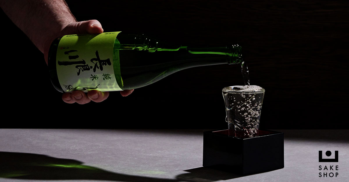 SakeShopAU's tweet photo. Kick off the end of year celebrations with a case of artisan Japanese sake
30-31 Dec … OPEN⁠
1-4 Jan … Closed⁠
.
Pictured: Nagaragawa sake from Gifu prefecture Nagaragawa make sake with water from the Nagaragawa river - 1 of the big 3 purest rivers in Japan.
. https://t.co/2KFsiCjI8P