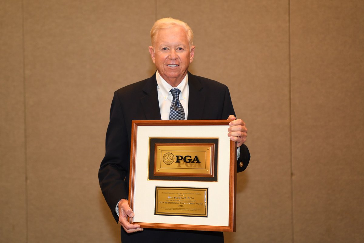 southfloridapga's tweet photo. 𝐂𝐨𝐮𝐧𝐭𝐝𝐨𝐰𝐧 𝐭𝐨 𝟐𝟎𝟐𝟐 – 𝟑 𝐝𝐚𝐲𝐬
Celebrating the accomplishments of our PGA Professionals 👏 
Congratulations to all of our PGA Professionals on a historic season! We are so proud to see your accomplishments recognized on a chapter, section and national level. https://t.co/RVwyPAoycX
