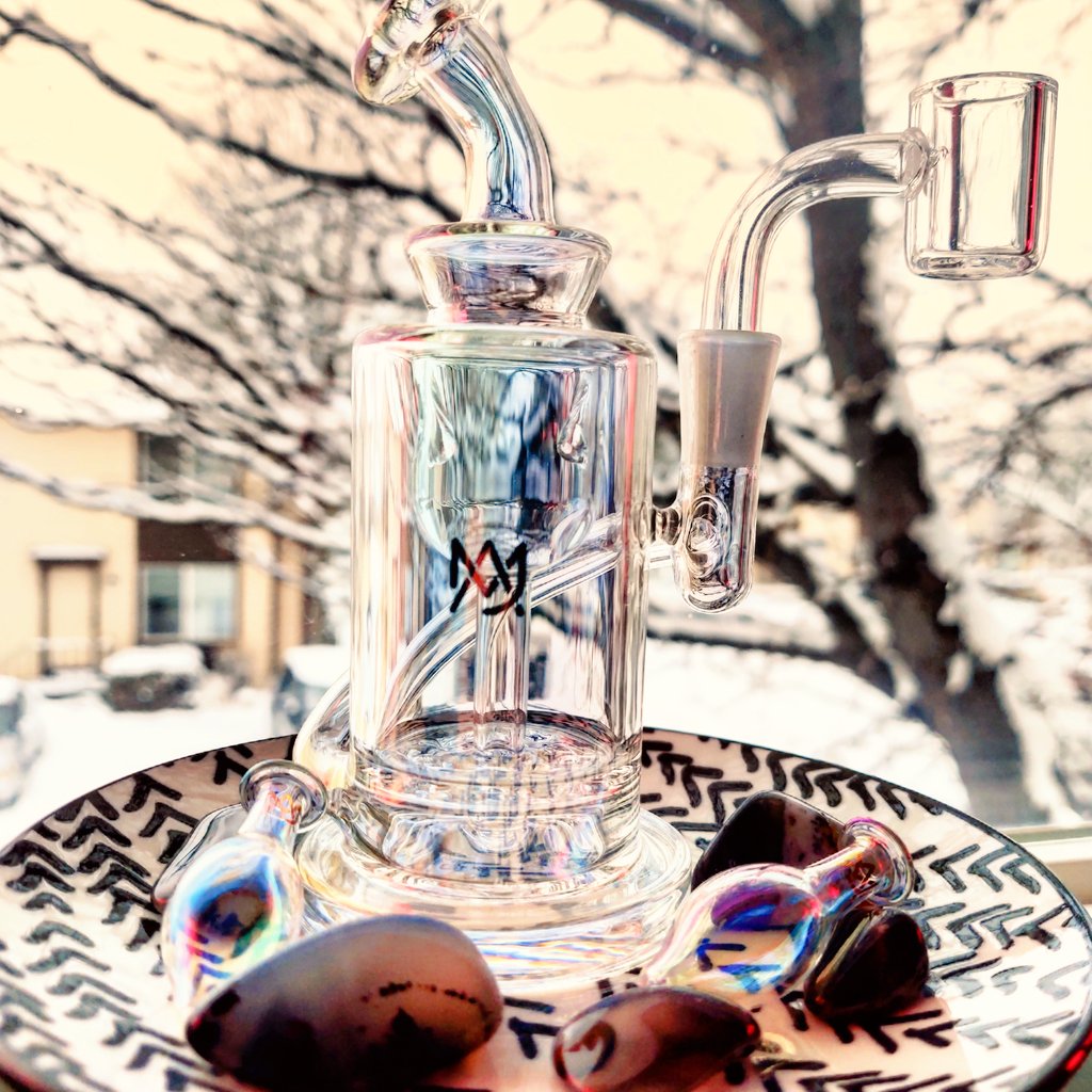 rebeccafletcher's tweet photo. Happy snow day from ❄❄❄#Colorado 
@MJArsenal420 #CannabisCommunity https://t.co/qaermAUBnT
