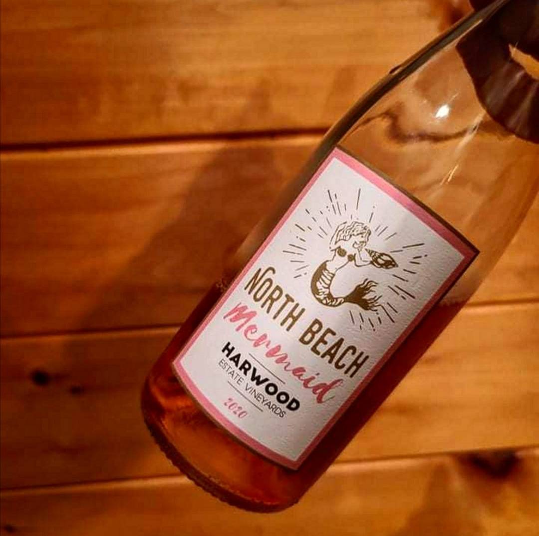 CanoesTo's tweet photo. Day 363 of 365 days of Canadian wine!
~
Tonight we've opened Harwood North Beach Mermaid Sparkling Rose 2020
~
This Pinot Gris, Riesling, La Crescent and St Laurent blend offer notes of strawberries, white cherry, yellow peach and yellow plum, complimented by bright acidity. https://t.co/yAJxuyREqj