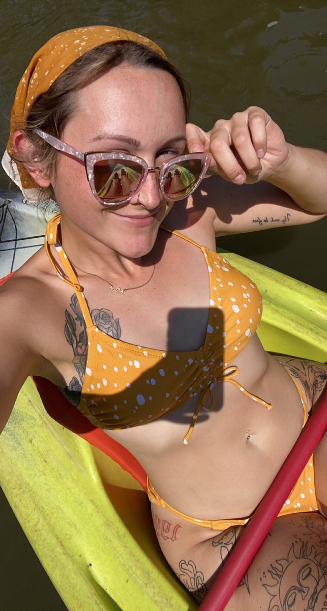 leaahhh8's tweet photo. I love a good excuse to post some selfies 👸🏻 https://t.co/5iiGfA3LrN