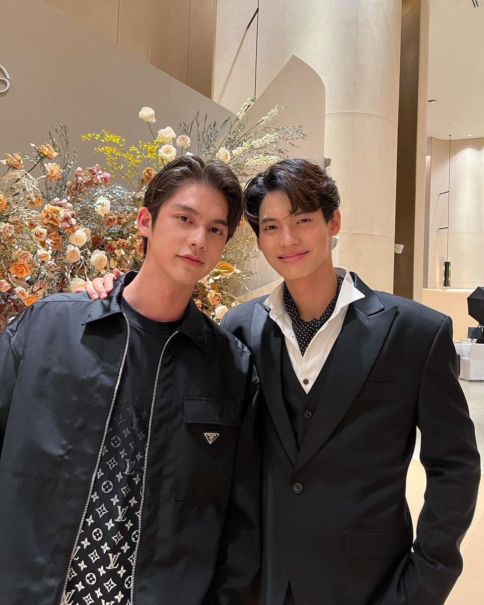 BrightWinPhoto's tweet photo. Good morning
พี่ไบร์ท @bbrightvc
น้องวิน @winmetawin
วันทำงานวันสุดท้ายของหลายคน พักผ่อนกันให้เต็มที่ ดูแลตัวเองกันด้วยน้า ปีหน้าขอให้มีแต่สิ่งดีๆเข้ามาคร้า
#GoodmorningBrightWin https://t.co/Jhcr69efBJ