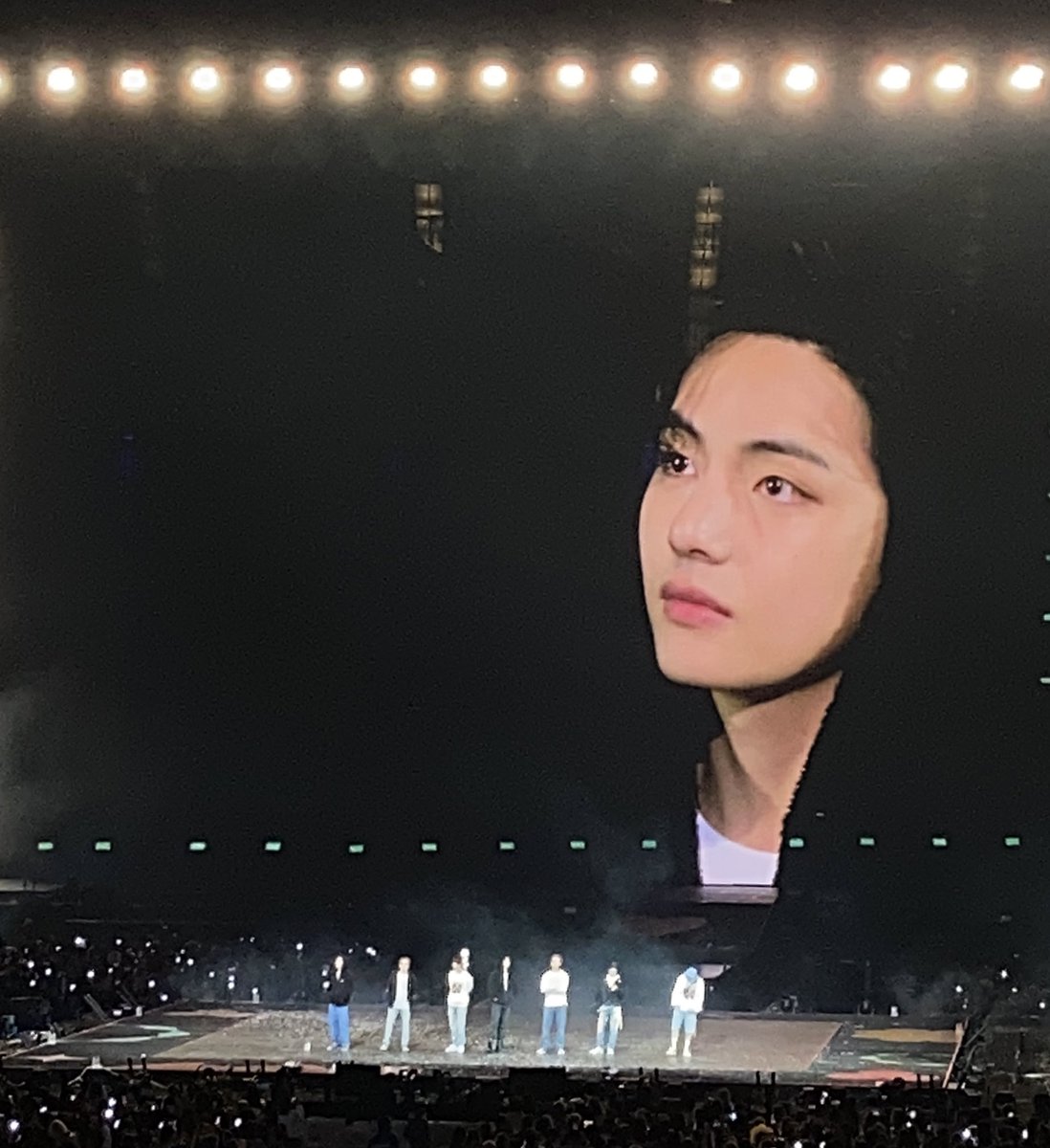 glossfilters's tweet photo. having a really difficult time sleeping nowadays but having your songs playing in the dark is all it takes to put my soul at ease aaa i love you and your voice so much forever 🤗 https://t.co/onAr2s3BFJ