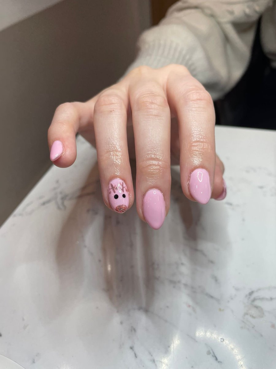 LiquidParlour's tweet photo. Cute Christmas nail art @LiquidParlour #nailbar #beautysalon #London #Christmas https://t.co/SZmvOXtmMm